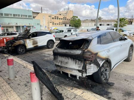 راهط : حريق في سيارتين لقسم الهندسه في البلديه .